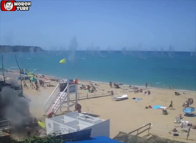 Video :Ukraine uses cluster-munition missiles to strike a beach